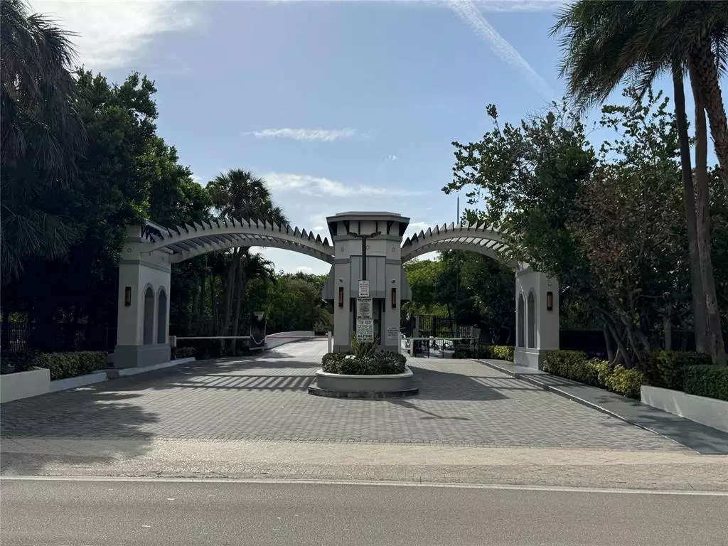 Sunny Isles Beach, FL 33160,216 Poinciana Dr #216