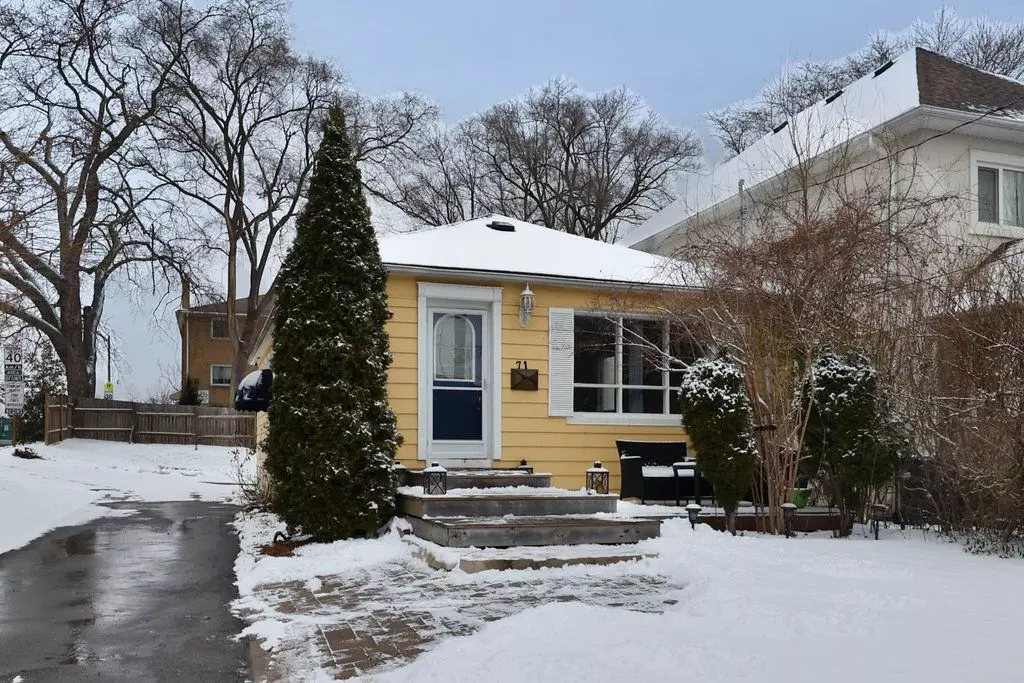 Mississauga, ON L5H 2H9,71 Mississauga RD N