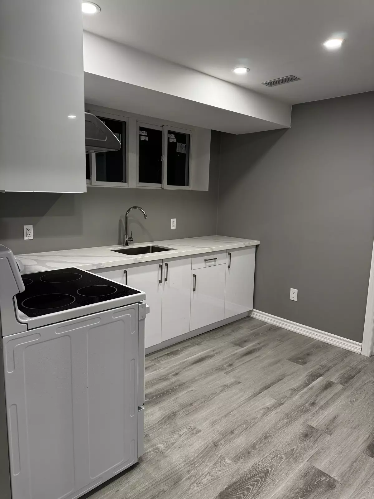 Brampton, ON L6Y 0C1,148 Skyharbour DR