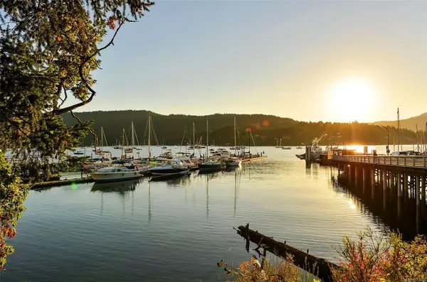 Central Saanich, BC V8M 1E9,7037 WALLACE Dr