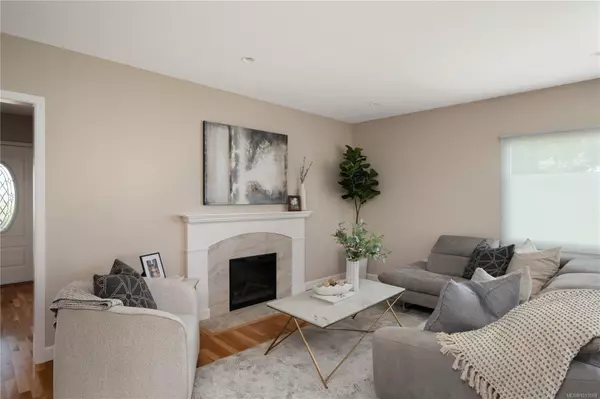 Oak Bay, BC V8R 5N5,1697 Yale St