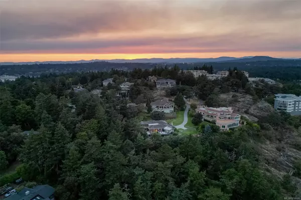 Saanich, BC V8N 5X6,2807 Arbutus Rd