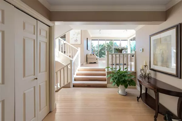 Saanich, BC V8N 5X6,2807 Arbutus Rd