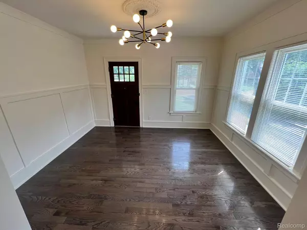 Royal Oak, MI 48067,1402 Catalpa DR