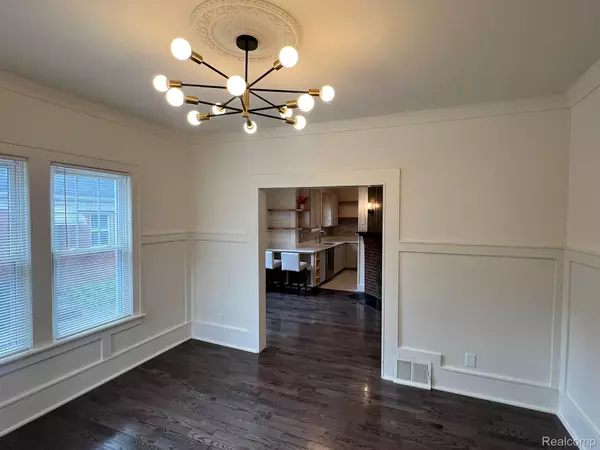 Royal Oak, MI 48067,1402 Catalpa DR