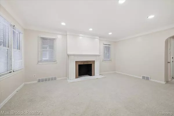 Detroit, MI 48224,9722 Wayburn ST