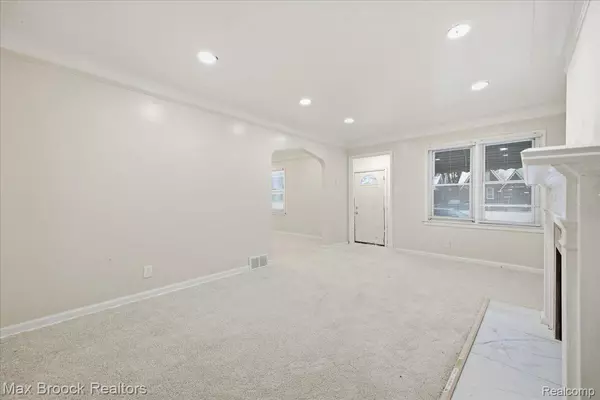 Detroit, MI 48224,9722 Wayburn ST