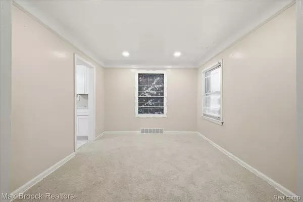 Detroit, MI 48224,9722 Wayburn ST