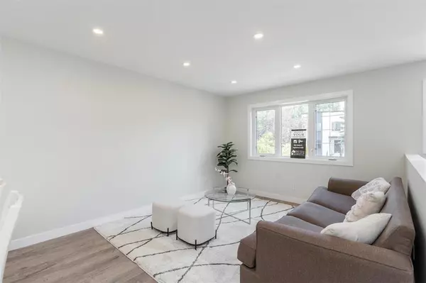 Winnipeg, MB R3J 1S3,276 Parkview ST