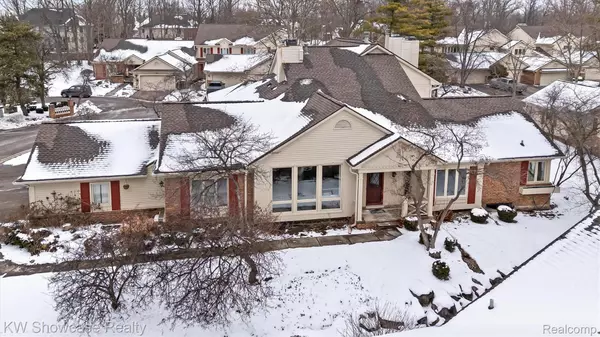 6933 Pebble Park CIR #83, West Bloomfield, MI 48322