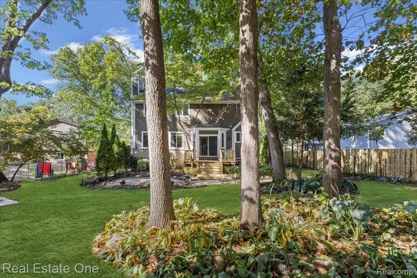 West Bloomfield, MI 48324,2475 Horace ST