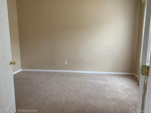 Sterling Heights, MI 48312,15140 RIVERCREST DR