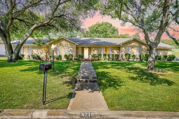 4216 Winding Way, Benbrook, TX 76126