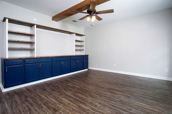 Lindale, TX 75771,416 W South Street