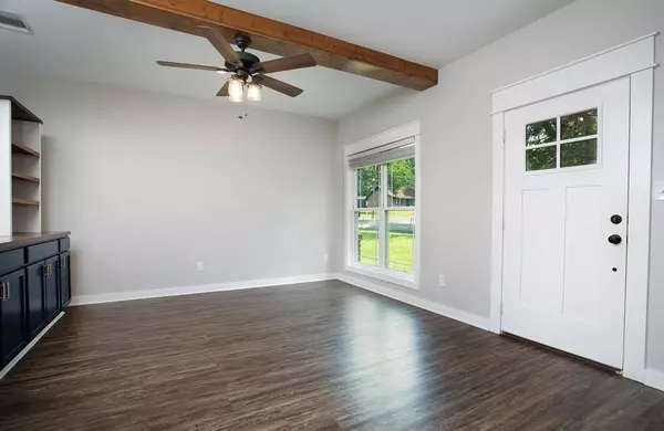 Lindale, TX 75771,416 W South Street