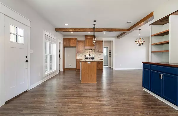 Lindale, TX 75771,416 W South Street