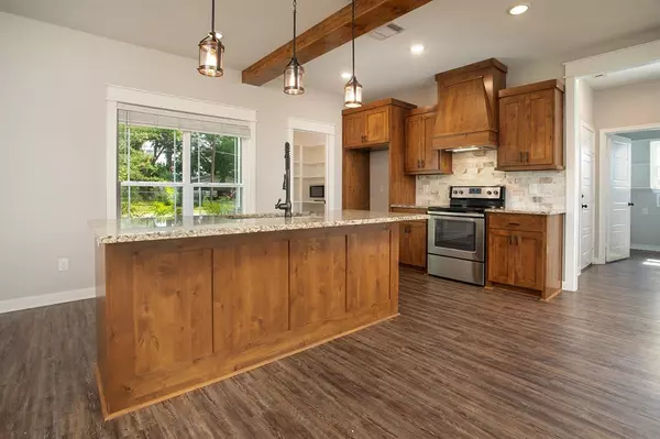 Lindale, TX 75771,416 W South Street