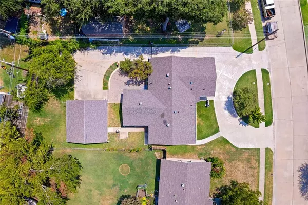 1054 Shadow Wood Lane, Lewisville, TX 75067