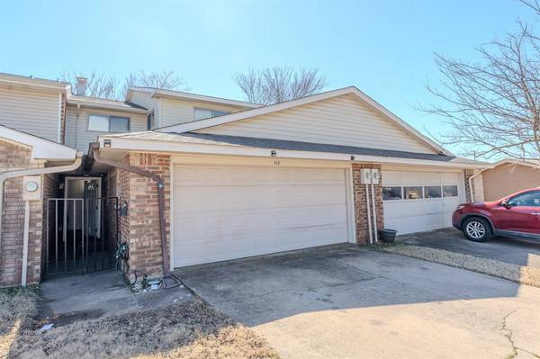 922 Shady Creek Lane,  Bedford,  TX 76021