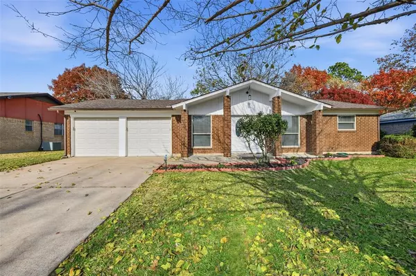 7825 Emerald Hills Way, North Richland Hills, TX 76180