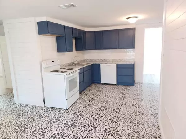 Bonham, TX 75418,1309 S 5th Street