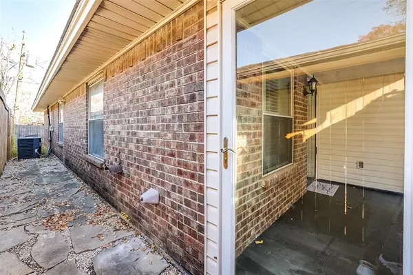 Fort Worth, TX 76112,6517 OAK FOREST Court