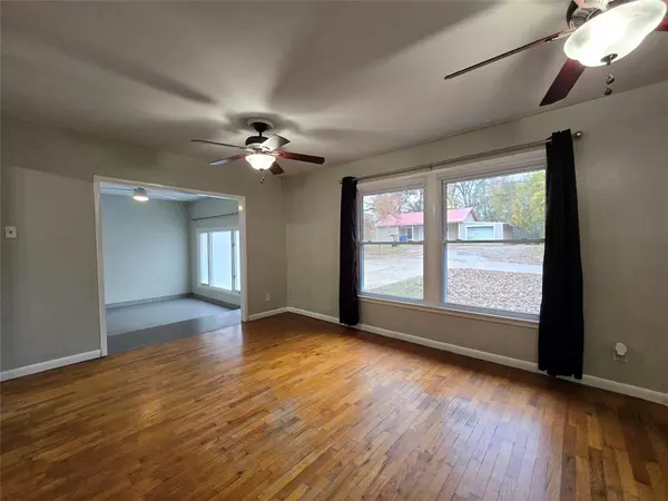 Grand Saline, TX 75140,105 E Cate Street