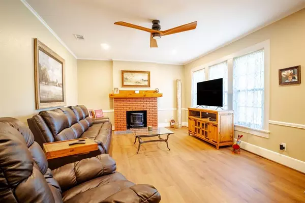 Mexia, TX 76667,820 E Palestine