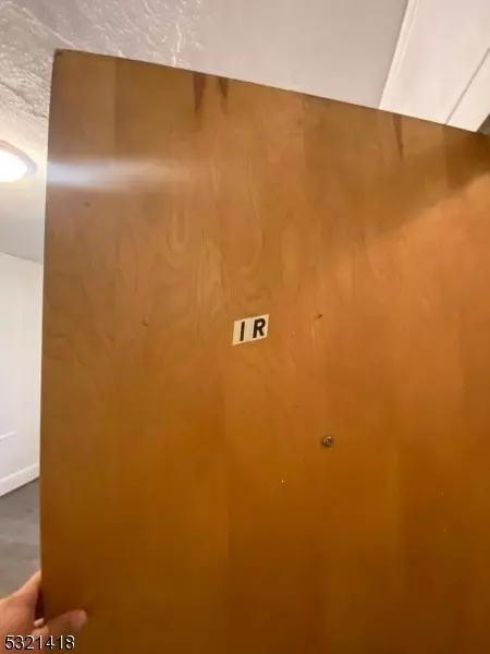 Elizabeth City, NJ 07208,1031 Kilsyth Rd #1R