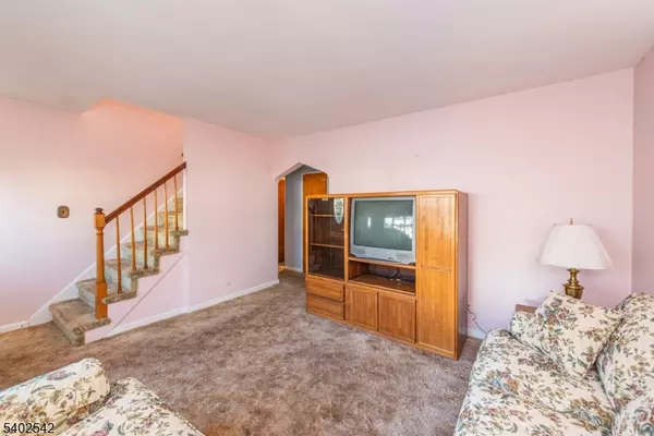 Garfield City, NJ 07026,48 Center Ct