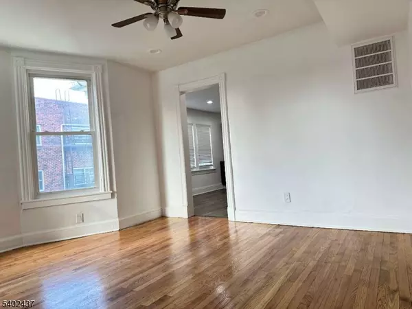 Roselle Boro, NJ 07203,144 W 2Nd Ave #2 B