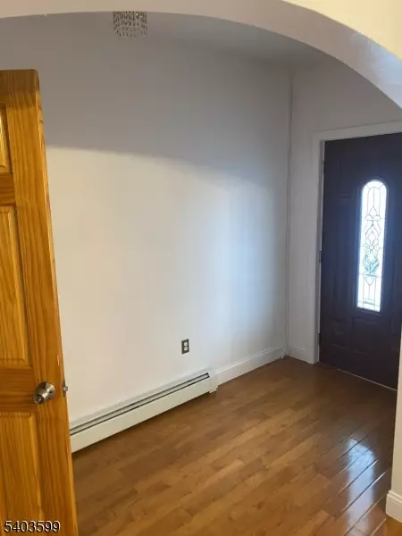 Paterson City, NJ 07503,281 Buffalo Ave #3