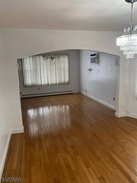 Paterson City, NJ 07503,281 Buffalo Ave #3