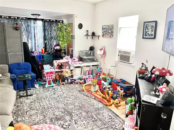 Staten Island, NY 10305,251 Liberty AVE