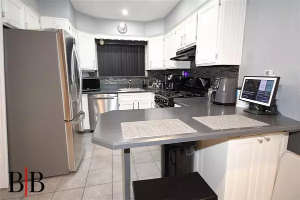 Staten  Island, NY 10312,364 Rolling Hill GN