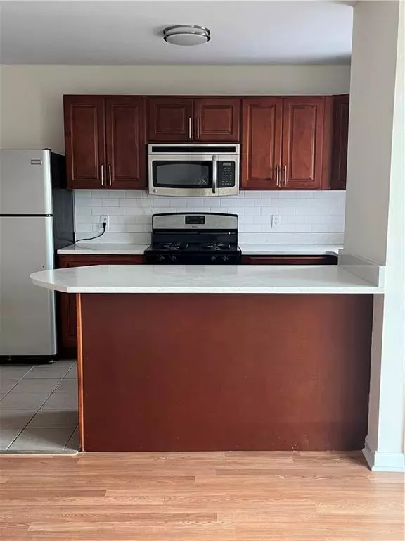 Brooklyn, NY 11224,2955 Shell RD #10R