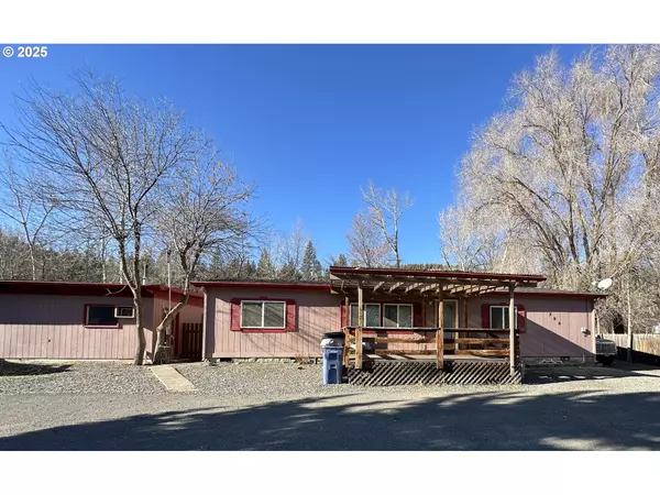 206 S WASHINGTON ST, Canyon City, OR 97820