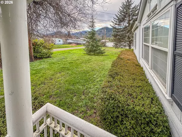 Myrtle Creek, OR 97457,125 ROSE AVE