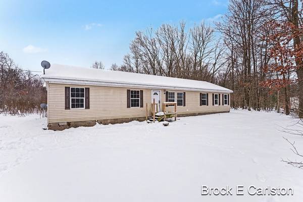 2742 Strand RD, Muskegon, MI 49445