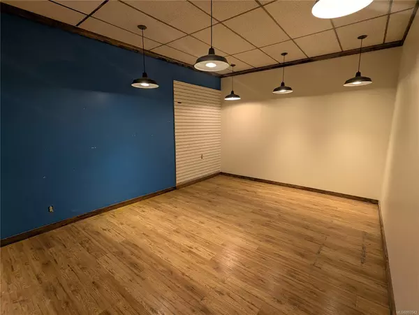 Victoria, BC V8T 4L1,2000 Douglas St #2000B