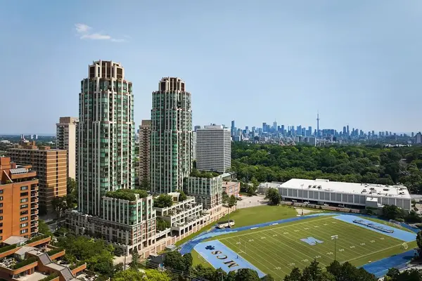 310 Tweedsmuir AVE #808, Toronto C03, ON M5P 2Y2