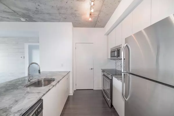 Toronto C01, ON M5V 0B5,400 Wellington ST W #703