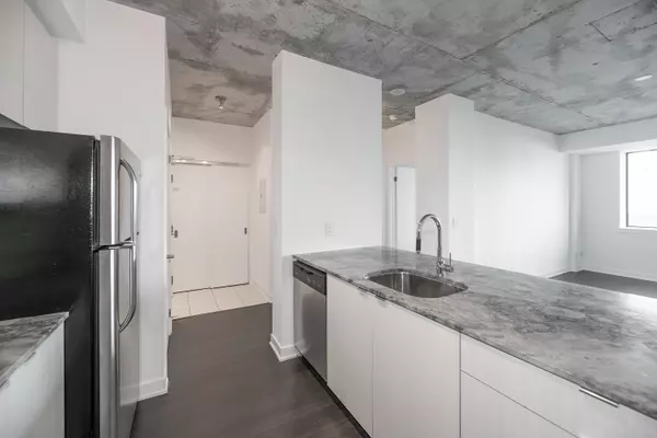 Toronto C01, ON M5V 0B5,400 Wellington ST W #703