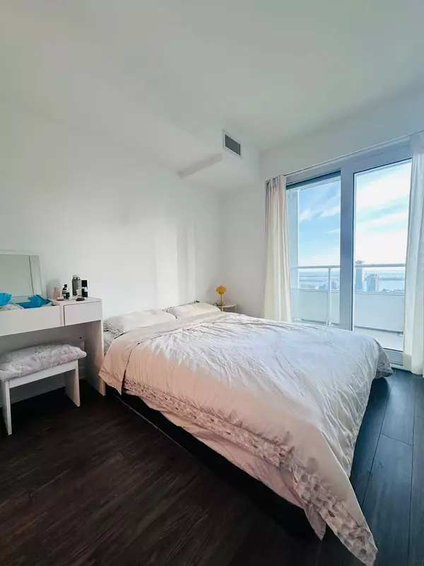 Toronto C08, ON M5C 0B6,88 Queen ST E #4210