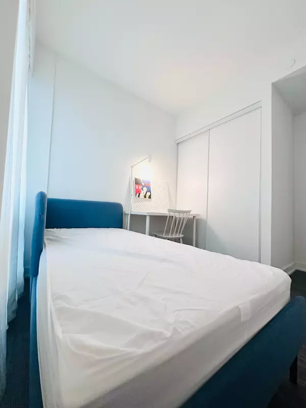 Toronto C08, ON M5C 0B6,88 Queen ST E #4210