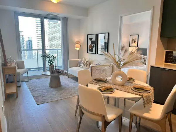 Toronto C10, ON M4S 0E4,50 Dunfield AVE #2718