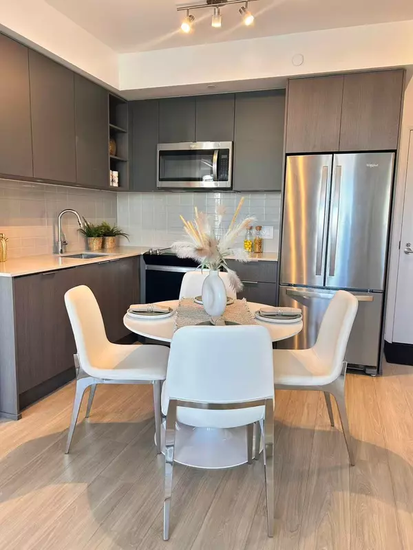 Toronto C10, ON M4S 0E4,50 Dunfield AVE #2718