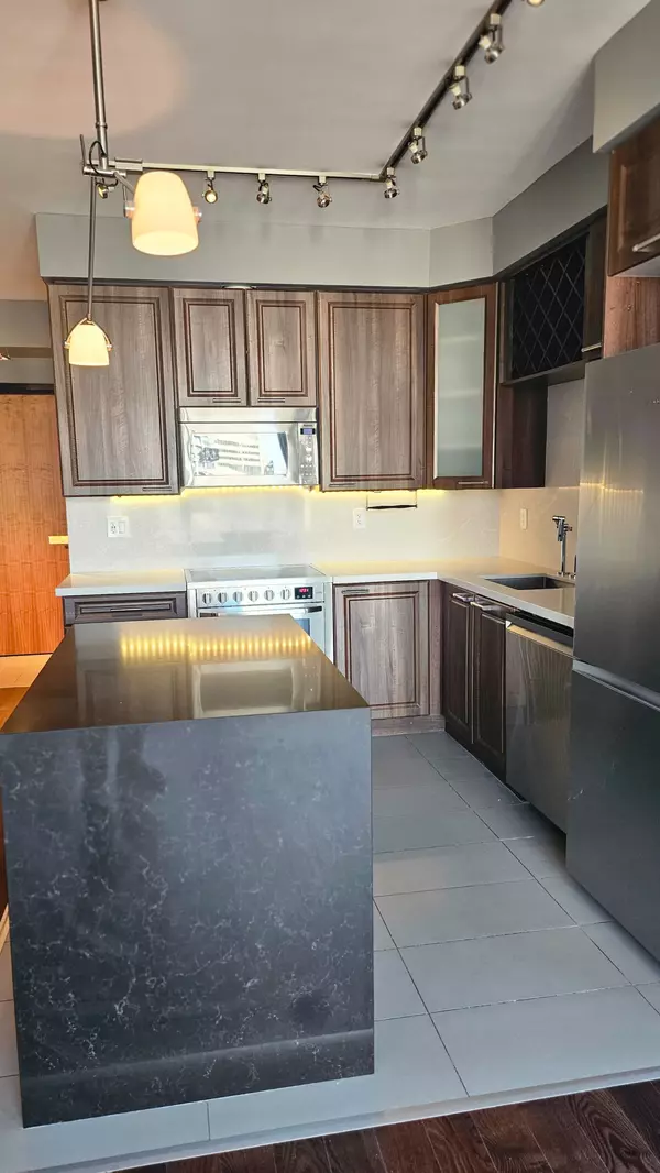 Toronto C08, ON M4X 1L1,500 Sherbourne ST #1110