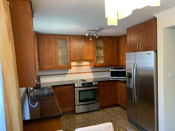 Toronto C07, ON M2R 2P8,66 Dewlane DR