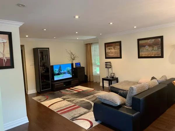 Toronto C07, ON M2R 2P8,66 Dewlane DR